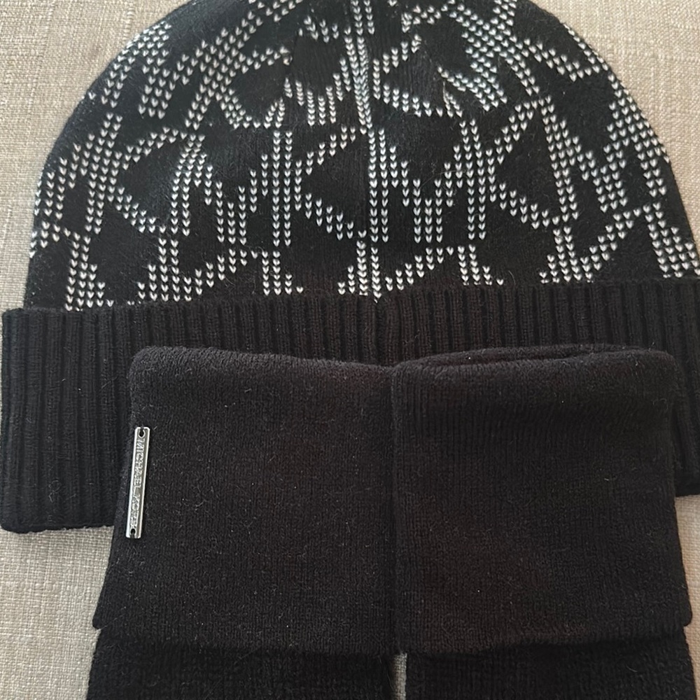 Black and White Knit Beanie and Gloves Set